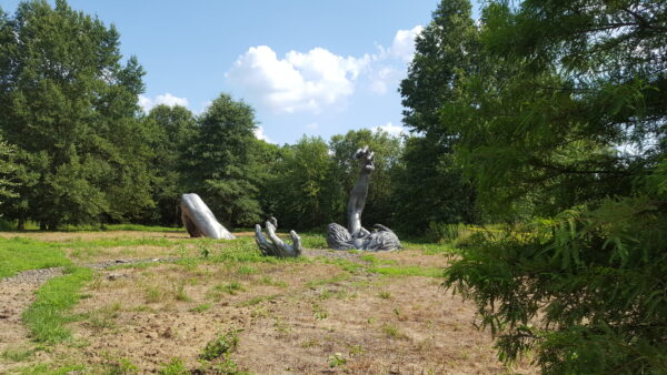 20190727 161251 Sculpture of giant emerging from the ground